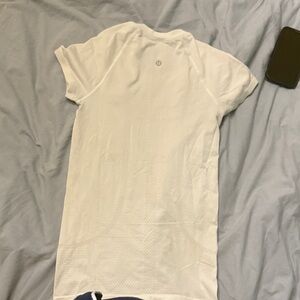 lululemon athletica Men's Light Gray Tee